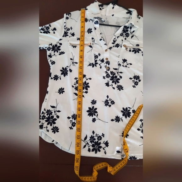 DNA Couture Black and White Floral Casual Blouse - Picture 7 of 9